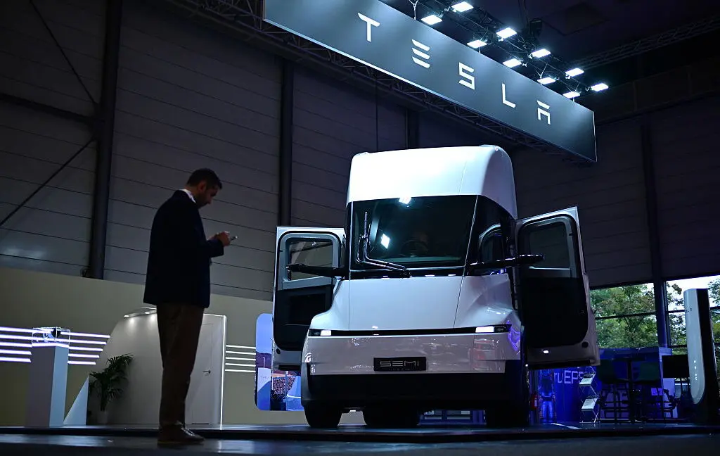 Tesla'nın Elektrikli Kamyonu Büyük Bir Altyapı Engeliyle Karşı Karşıya