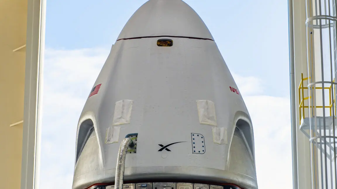 SpaceX'ten Kritik Müdahale: Mürettebat Görev Öncesi Rokete 'Ameliyat' Yapıldı!