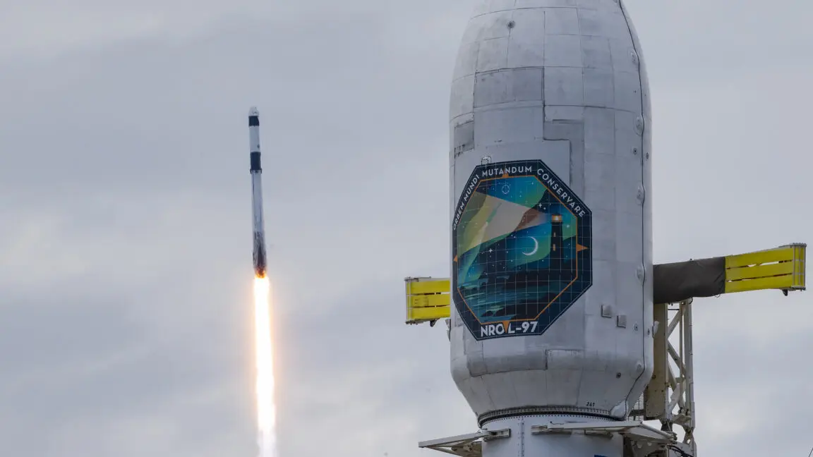 Gökyüzünde Rekorlar: SpaceX'ten Üçlü Fırlatma Hamlesi, Rocket Lab Rekor Anlaşma İmzaladı!