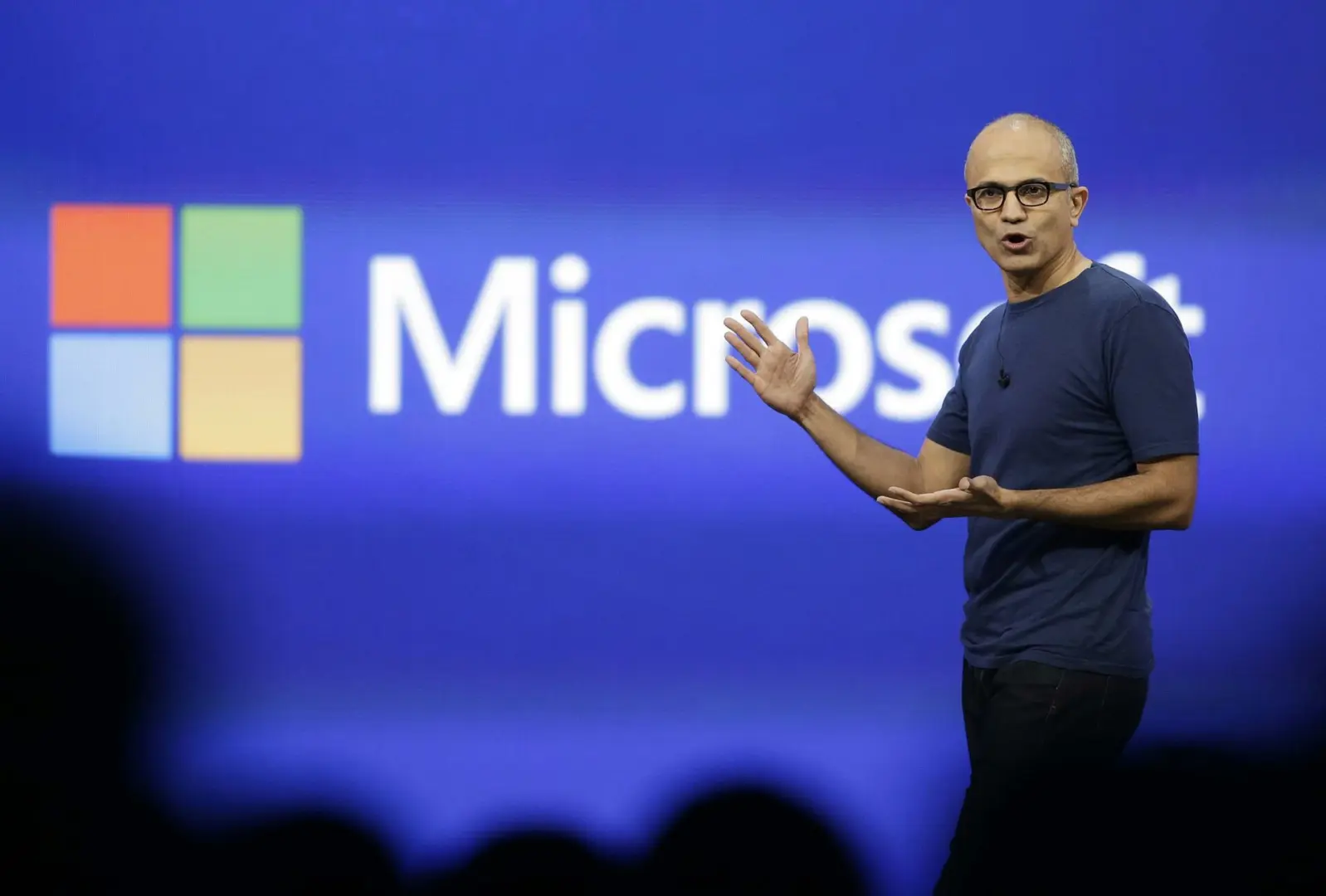 Microsoft CEO'dan Çarpıcı Uyarı: Yapay Zeka Modelleri Başlangıçtan İtibaren Güvenliği Tehdit Edebilir, İnsan Müdahalesi Şart!